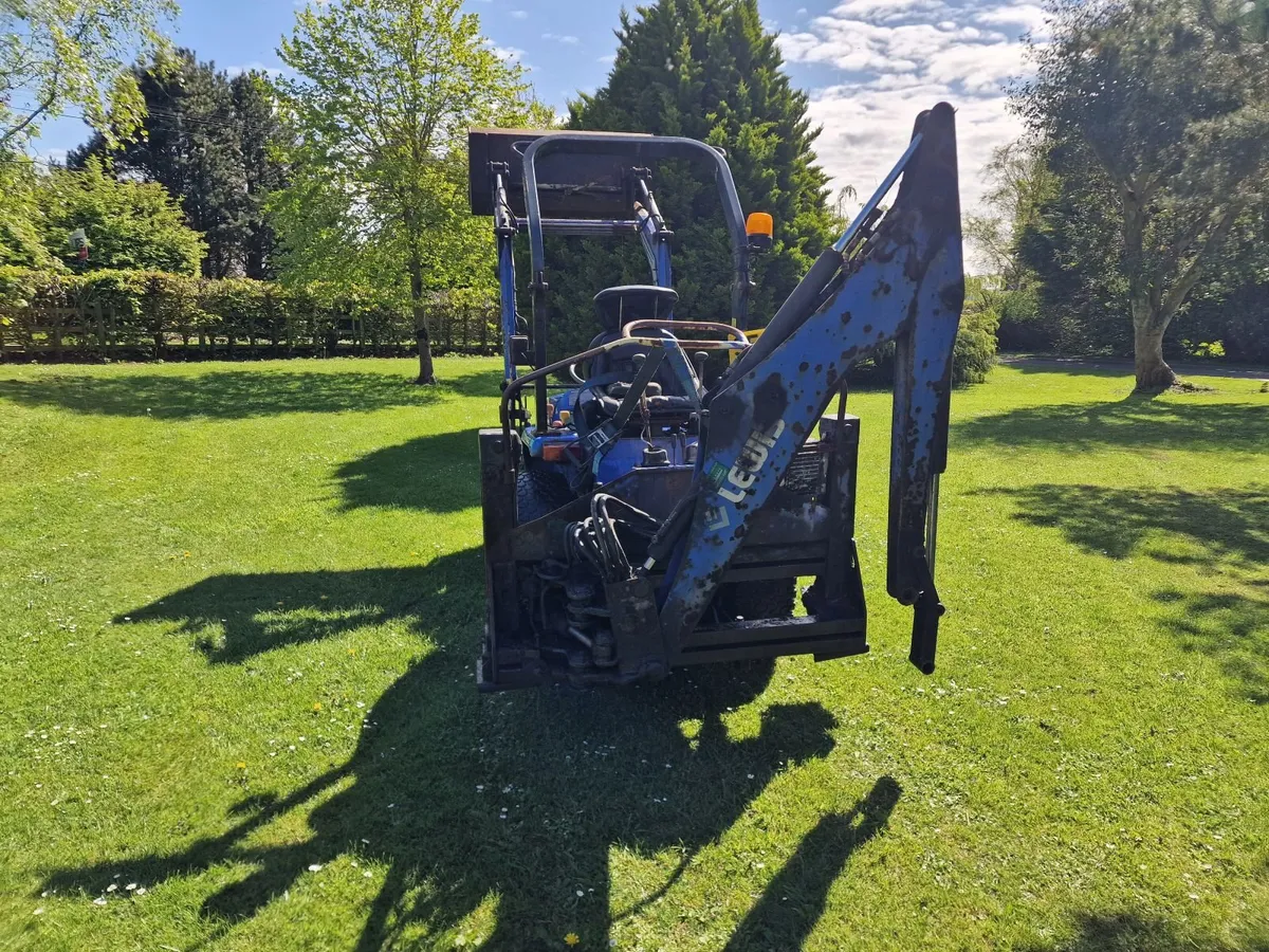 Iseki 34hp Compact Tractor with Backhoe Loader - Image 4