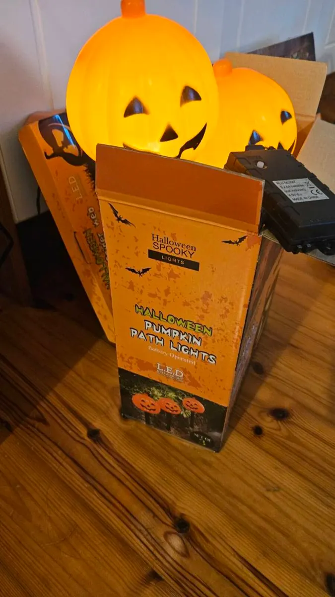 Halloween decorations bundle - Image 4