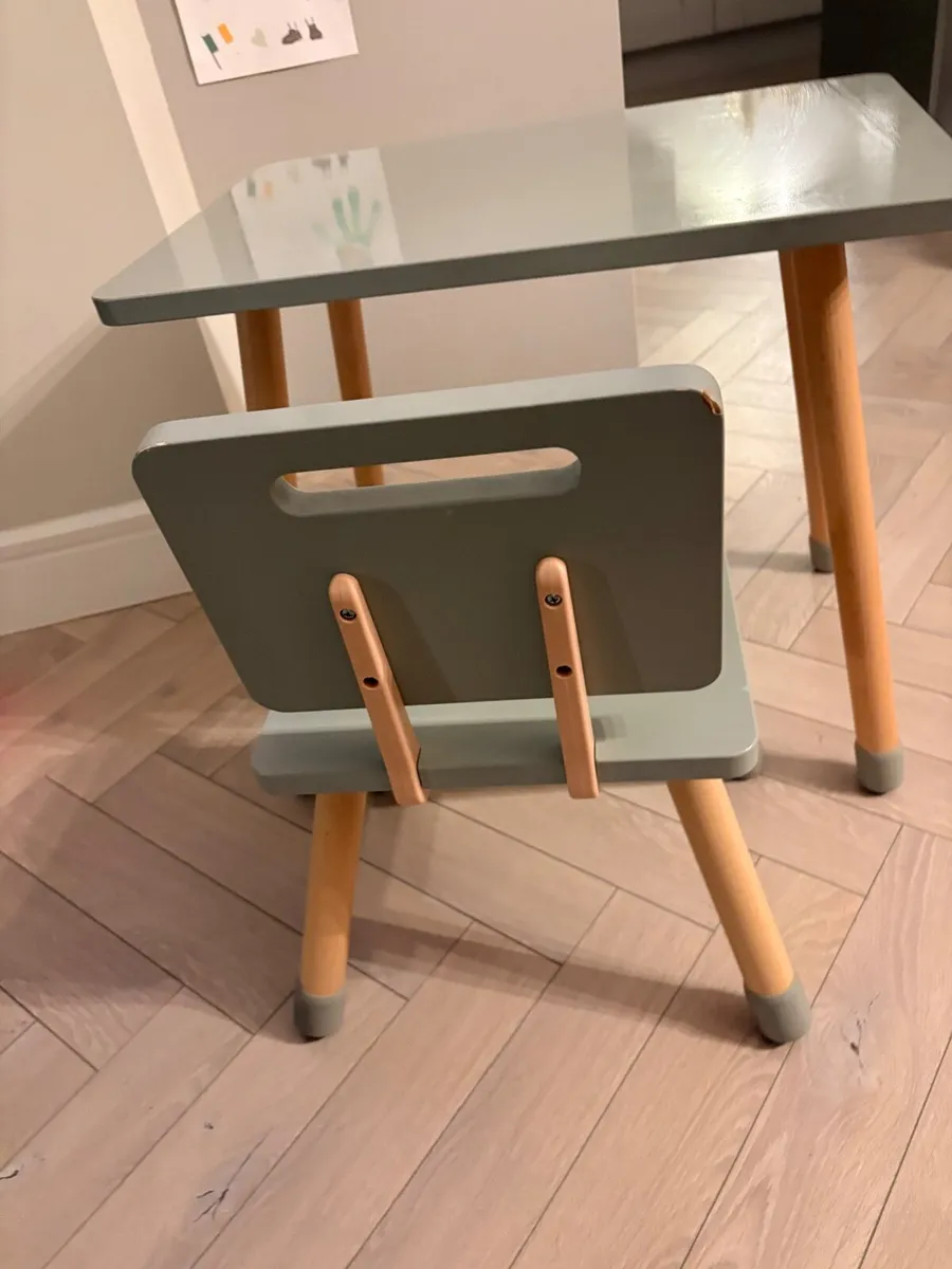 Kids table & chair - Image 2