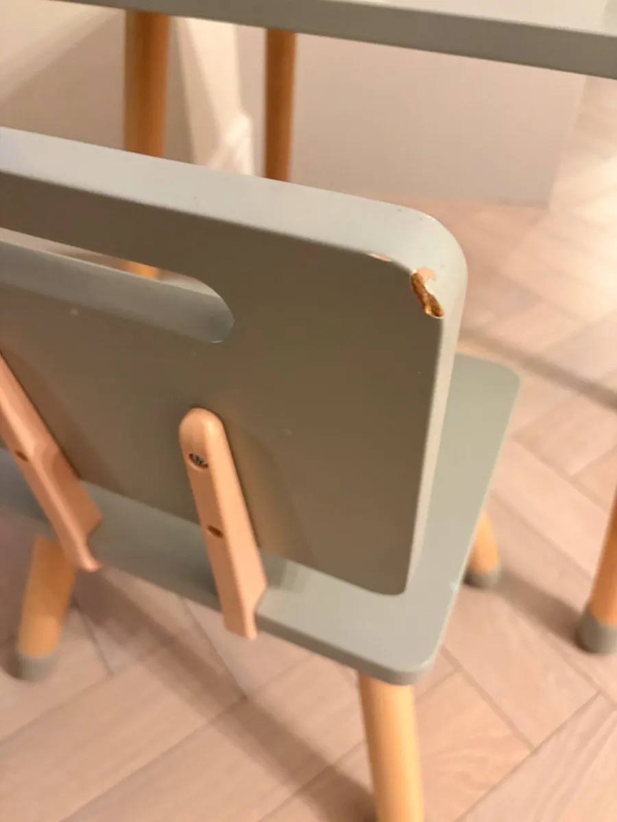 Kids table & chair - Image 3