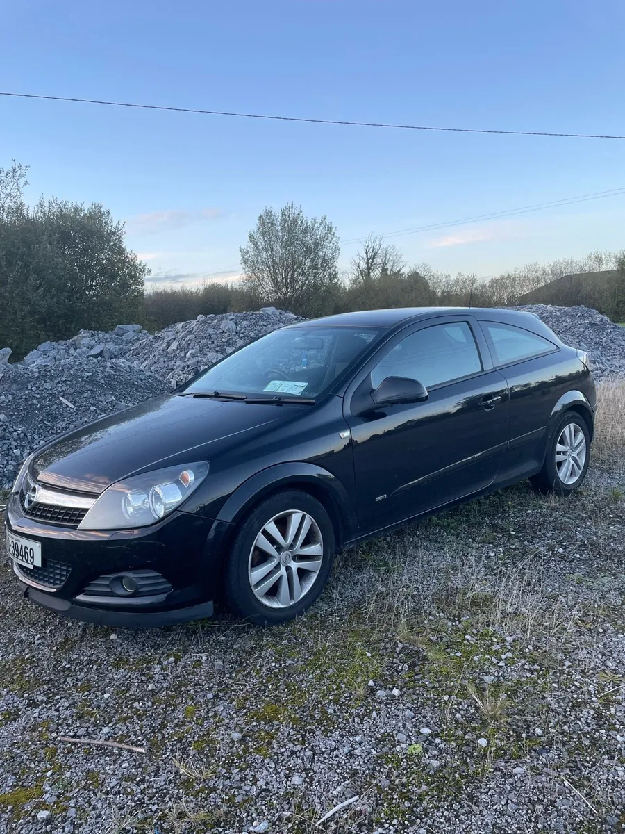 2011 Opel Astra *read description* - Image 1