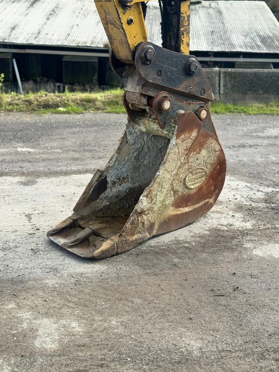 24” Strickland Bucket on 65mm Pins - Image 1