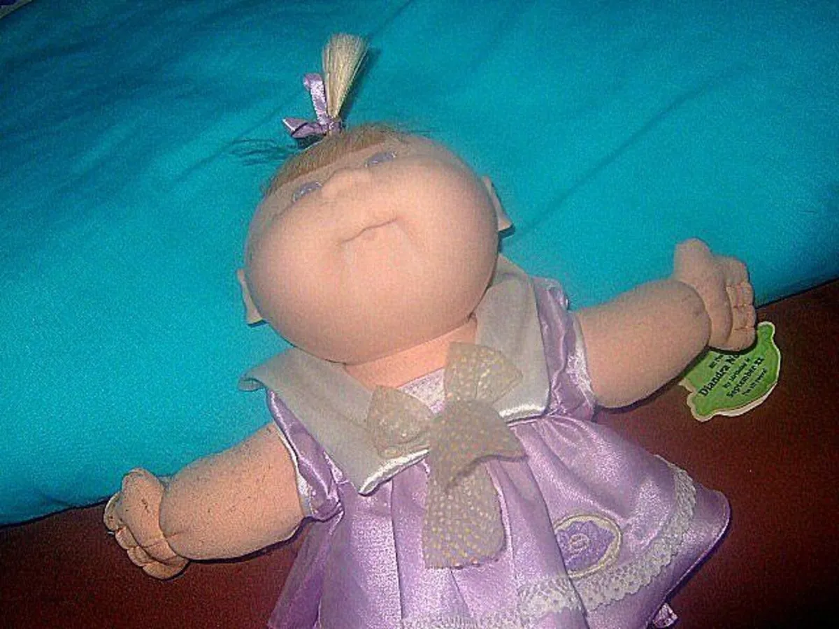 Pristine Vintage Cabbage Patch Kids Doll - Image 3