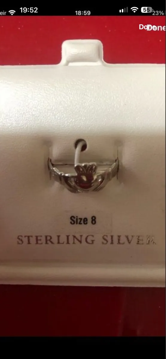 Ladies sliver claddagh ring size 8 €25 - Image 4