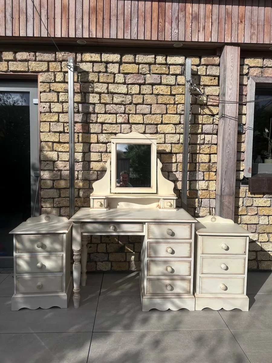 VANITY TABLE WITH MIRROR WITH MATCHING BEDSIDE LOC - Image 1