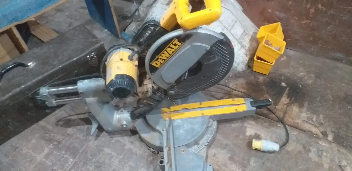 DEWALT DW708 12" CHOPSAW 110v - Image 2