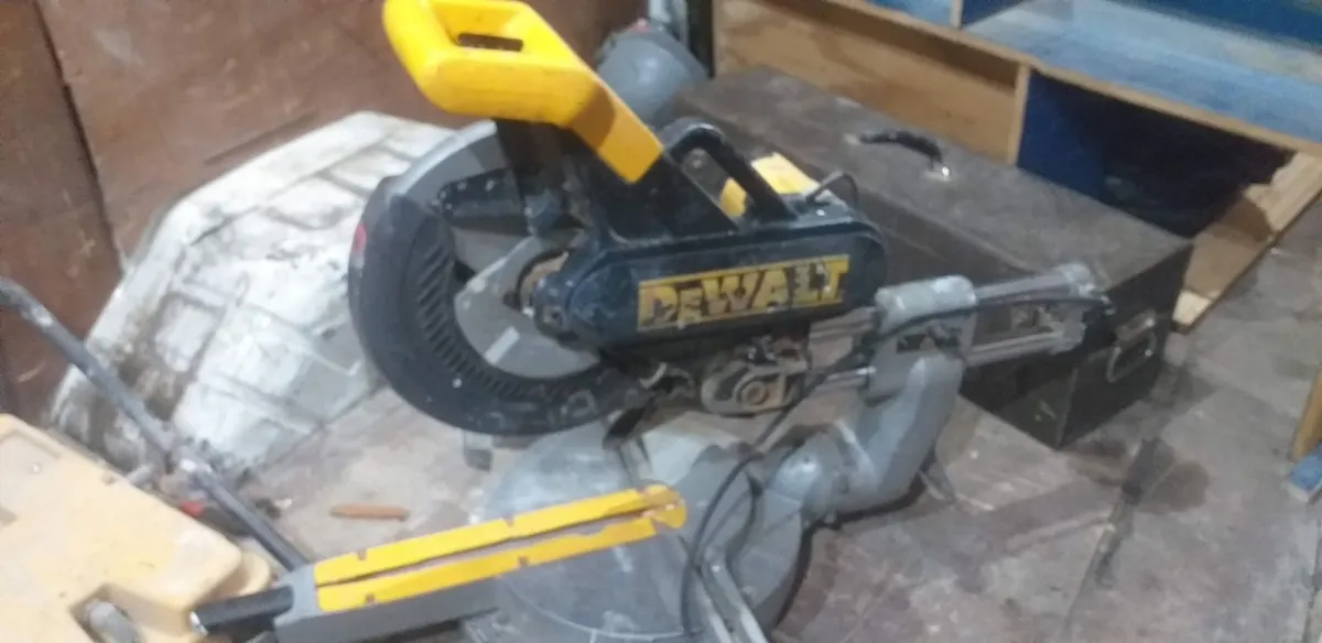 DEWALT DW708 12" CHOPSAW 110v - Image 3