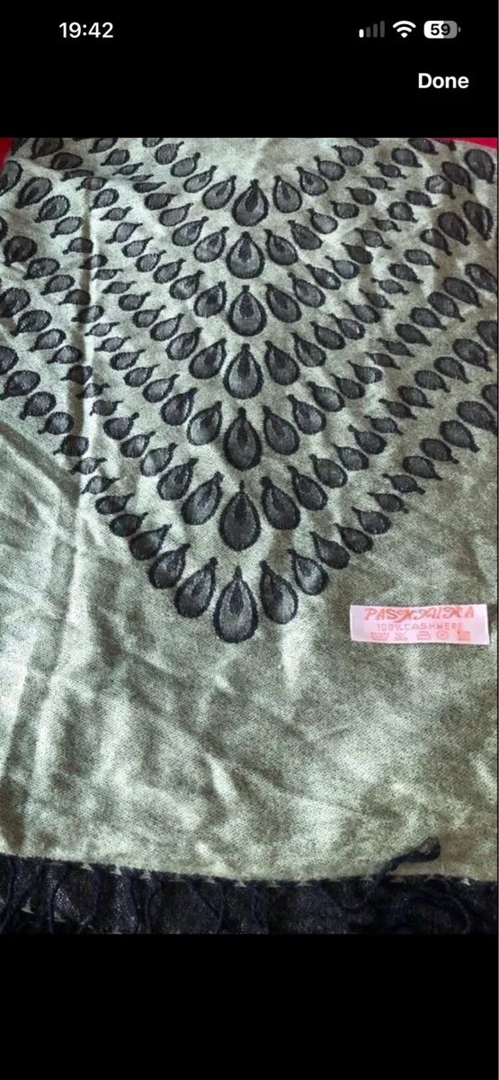 Ladies cashmere shawl €10 - Image 4