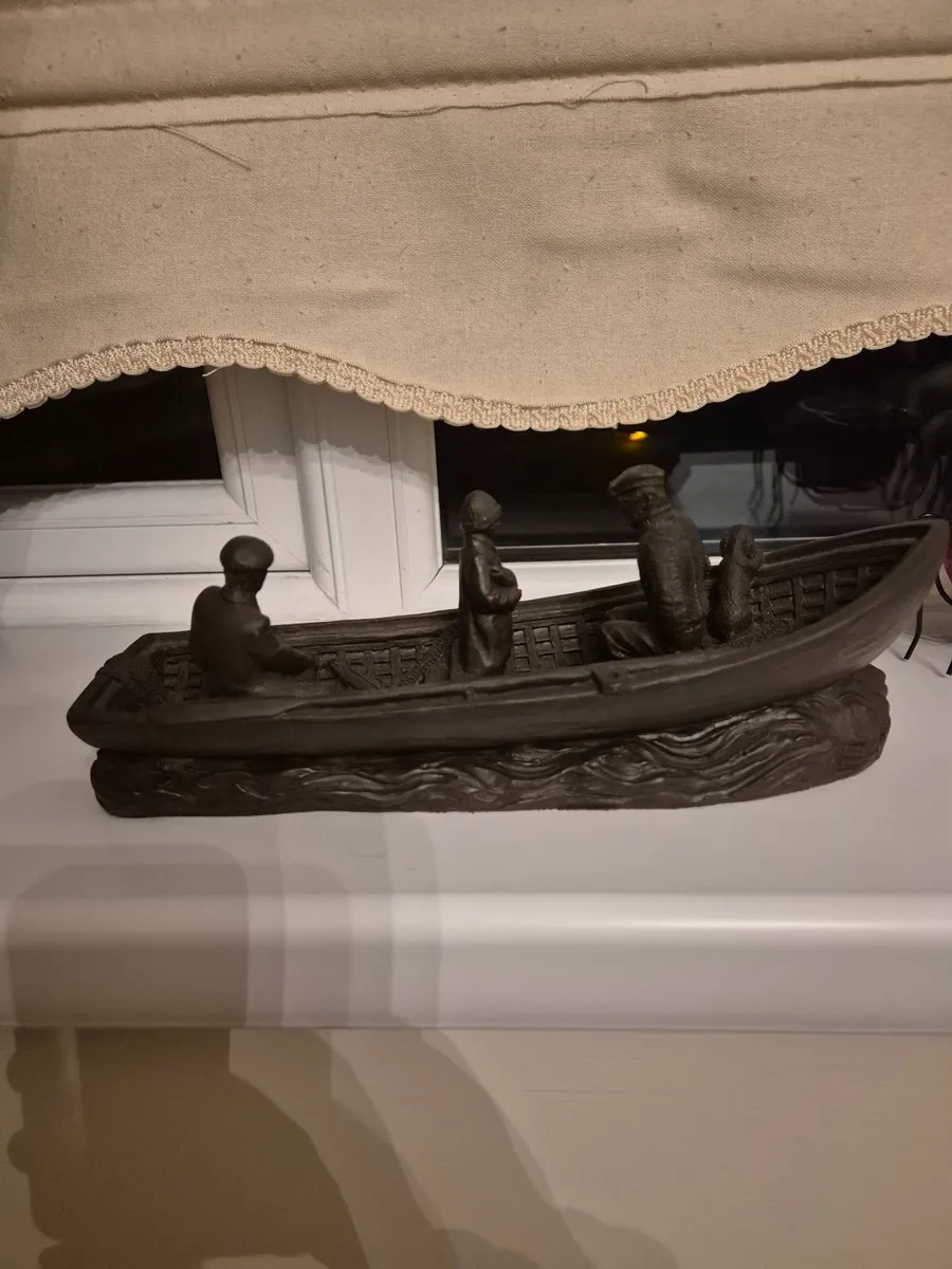Genesis boatmen statue - Image 1