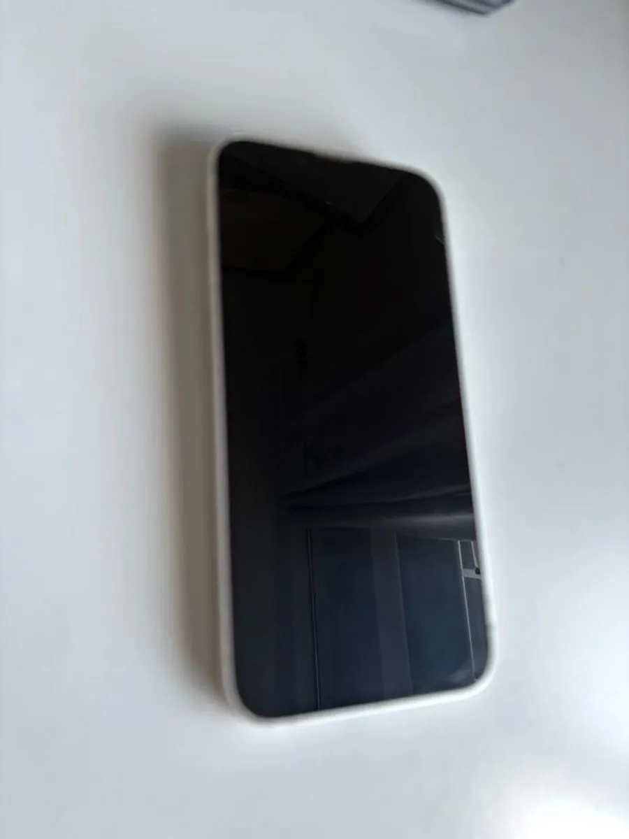 iPhone 14 - Image 2