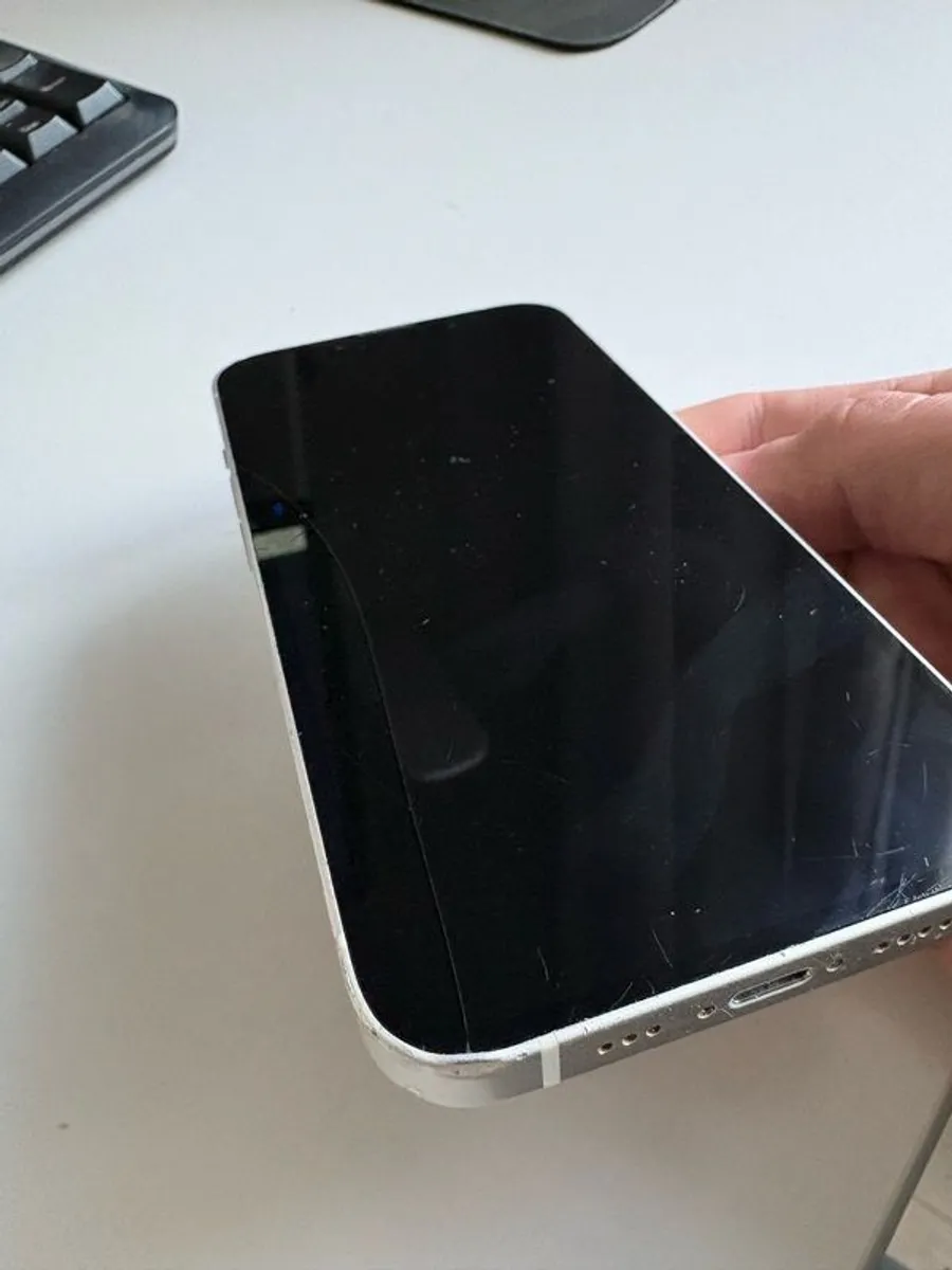 iPhone 14 - Image 3