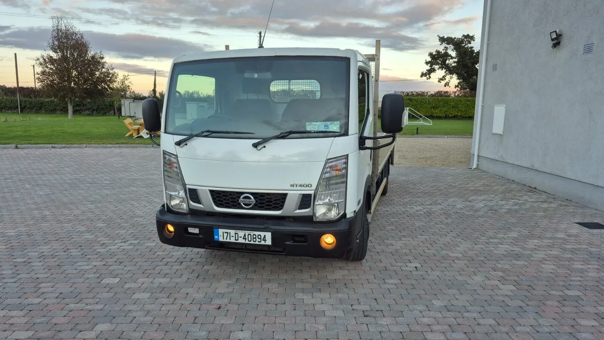 2017 Nissan Cabstar flat bed - Image 3