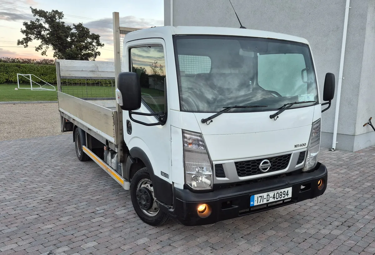 2017 Nissan Cabstar flat bed - Image 2