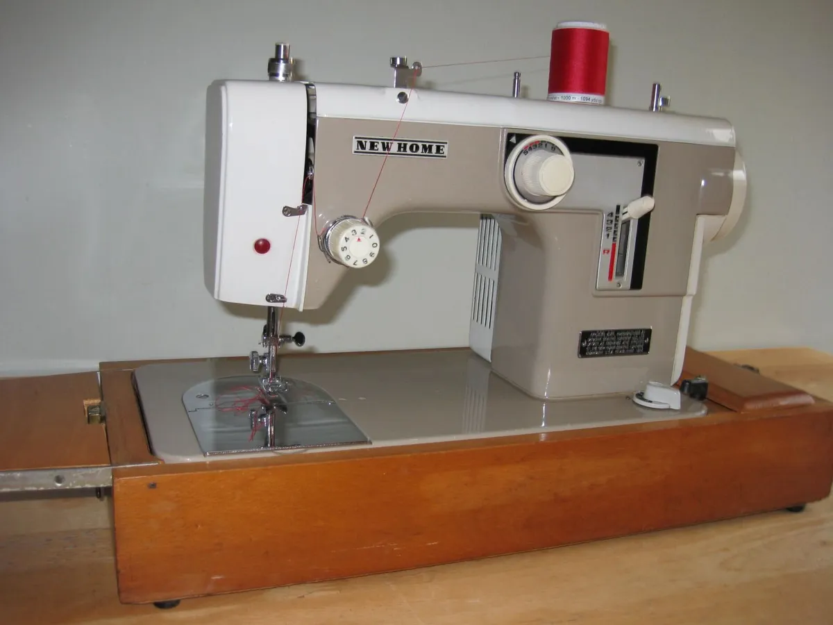 JANOME New Home 674 Sewing Machine Japan. - Image 2