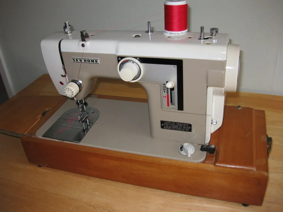JANOME New Home 674 Sewing Machine Japan. - Image 1