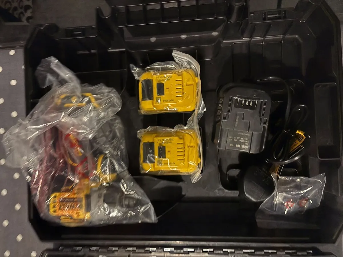 Dewalt screwdriver  drill - Image 4