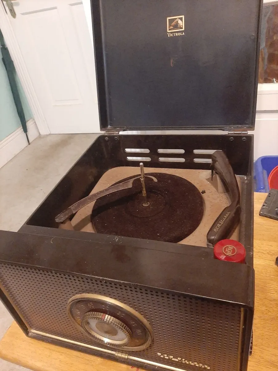 Vintage record player / radio - Image 1