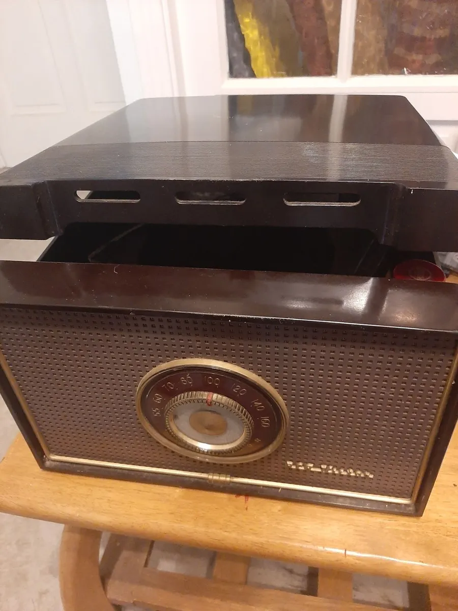 Vintage record player / radio - Image 4