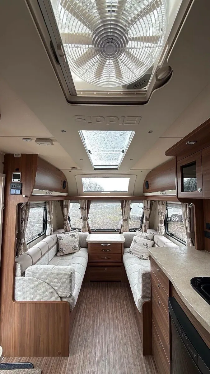 2018 Eldiss fixed  island bed & remote mover - Image 3