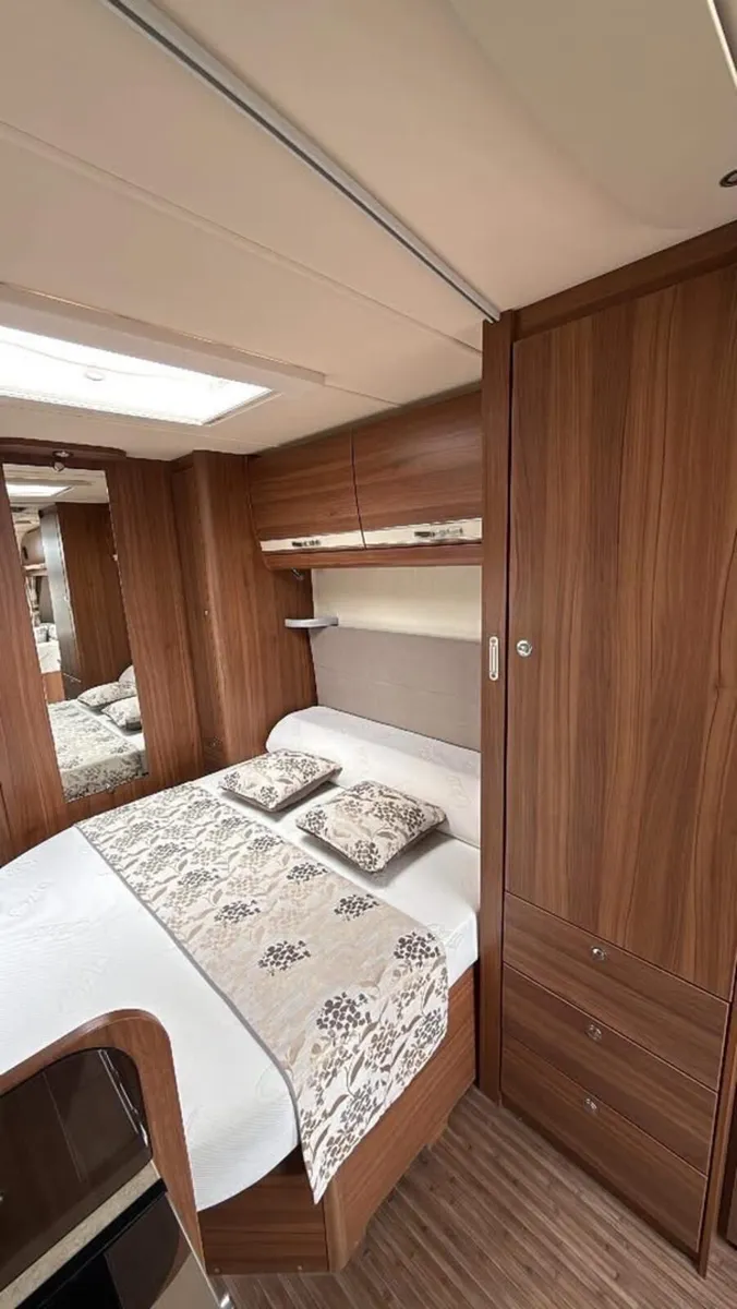 2018 Eldiss fixed  island bed & remote mover - Image 4
