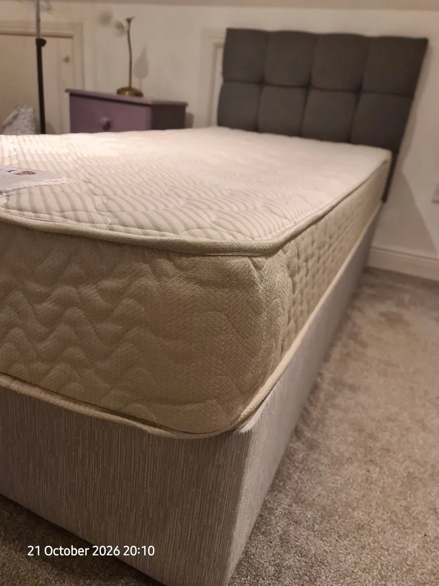 SINGLE BED VESPA MATRESS & HEADBOARD - Image 4