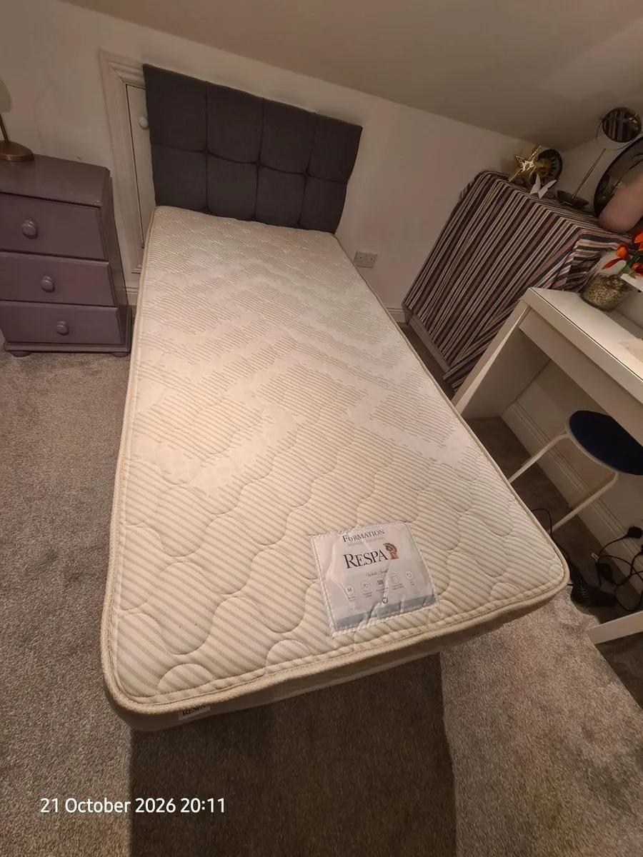 SINGLE BED VESPA MATRESS & HEADBOARD - Image 1