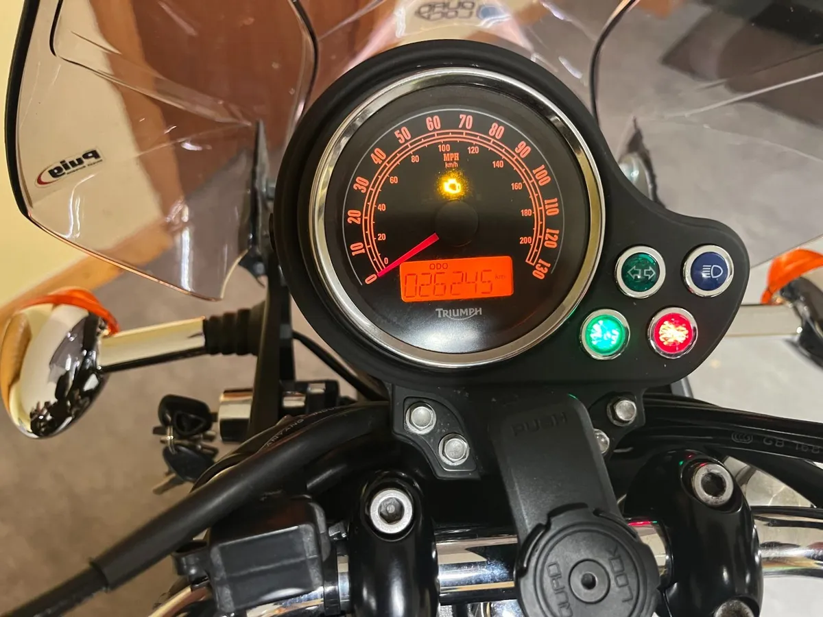 Triumph Bonneville T100 - Loads of Extras - Image 2