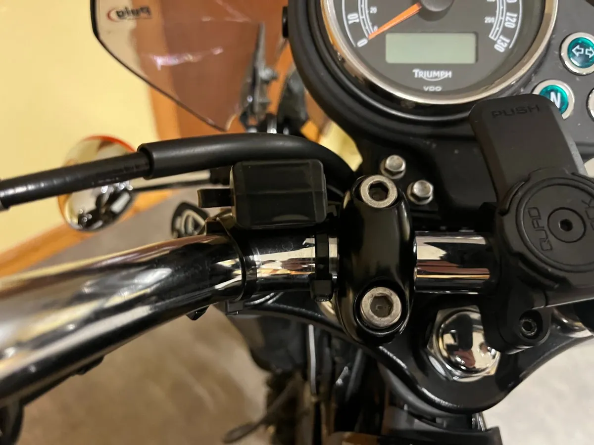 Triumph Bonneville T100 - Loads of Extras - Image 1