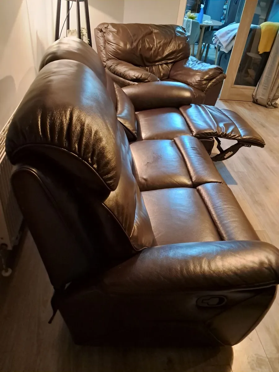 Recliner leather couch x2 arm chairs - Image 1