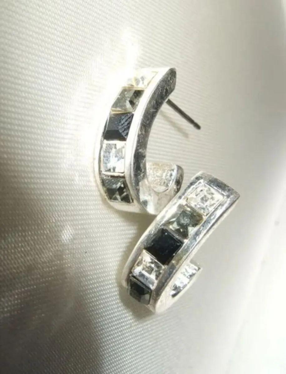Pristine Vintage Sterling Silver 'Huggie' Earrings - Image 4