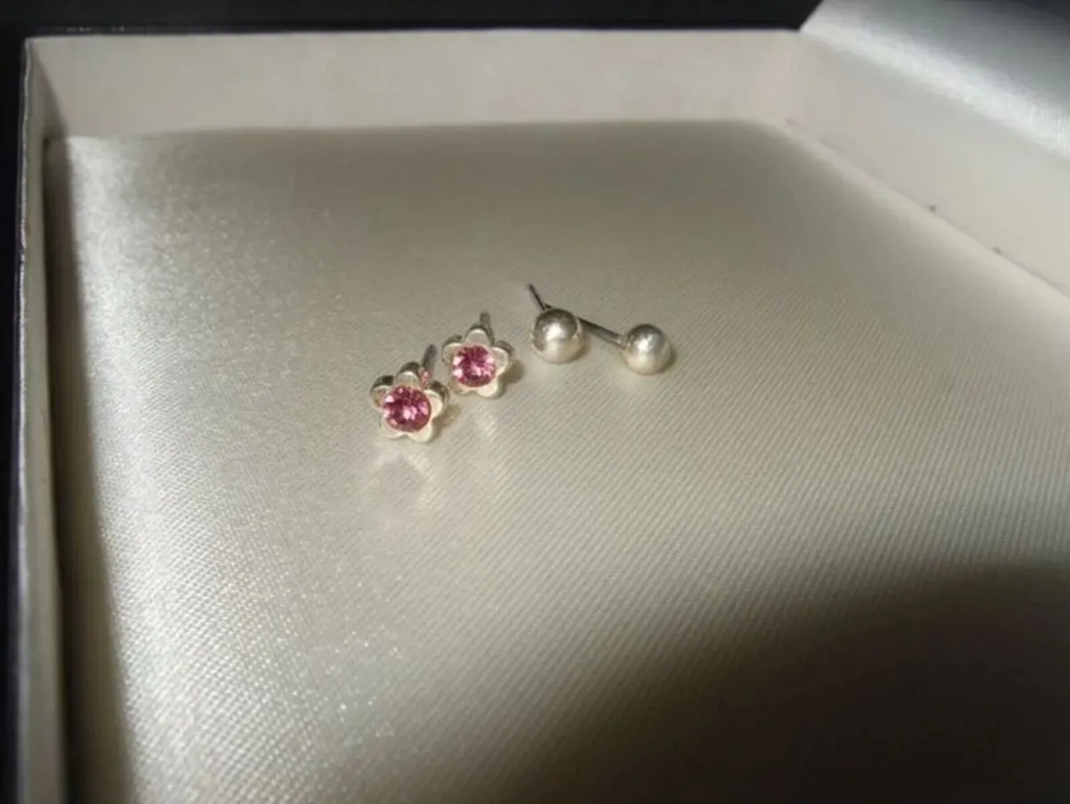 Vintage Hallmarked Silver Flower & Ball Studs - Image 3