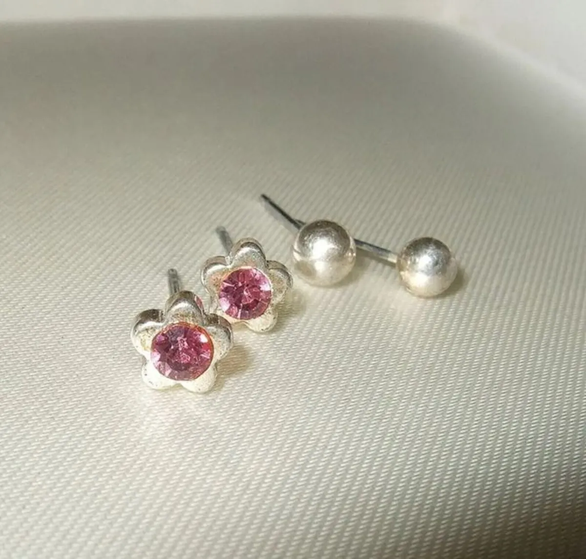 Vintage Hallmarked Silver Flower & Ball Studs - Image 4