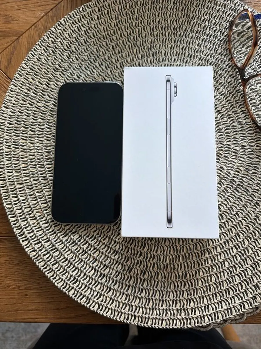 I phone air eSIM 5 g unlocked . - Image 3