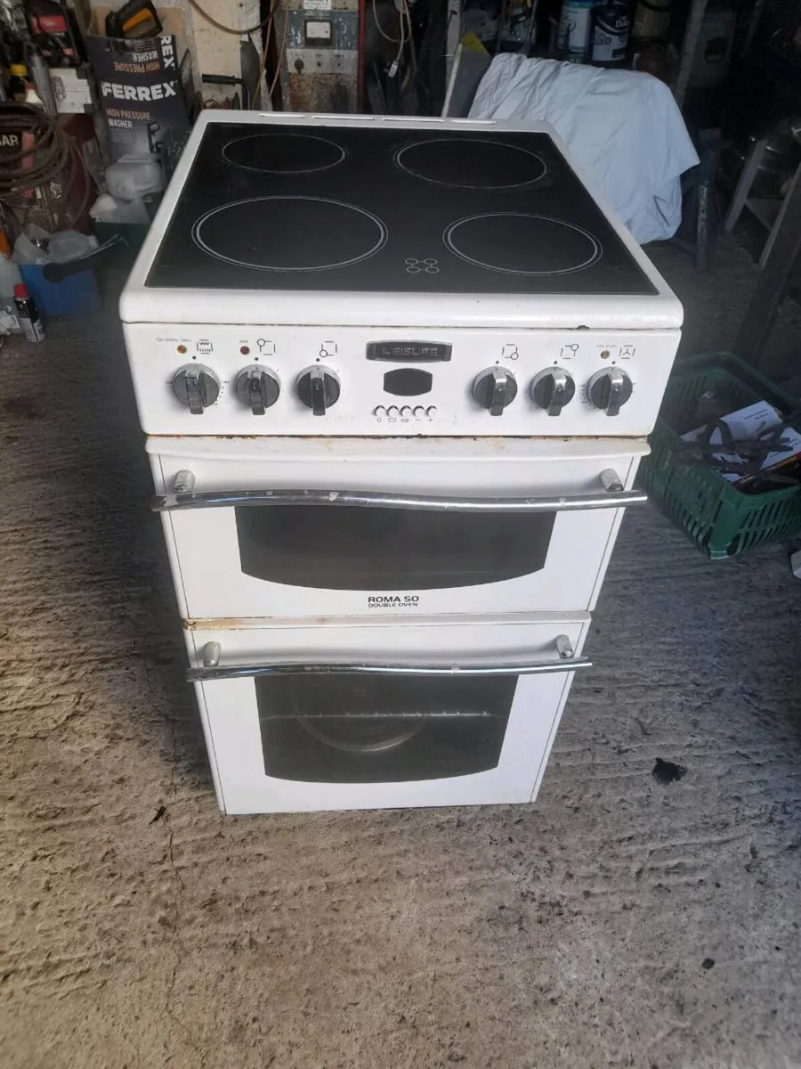 Cooker & chairs - Image 1