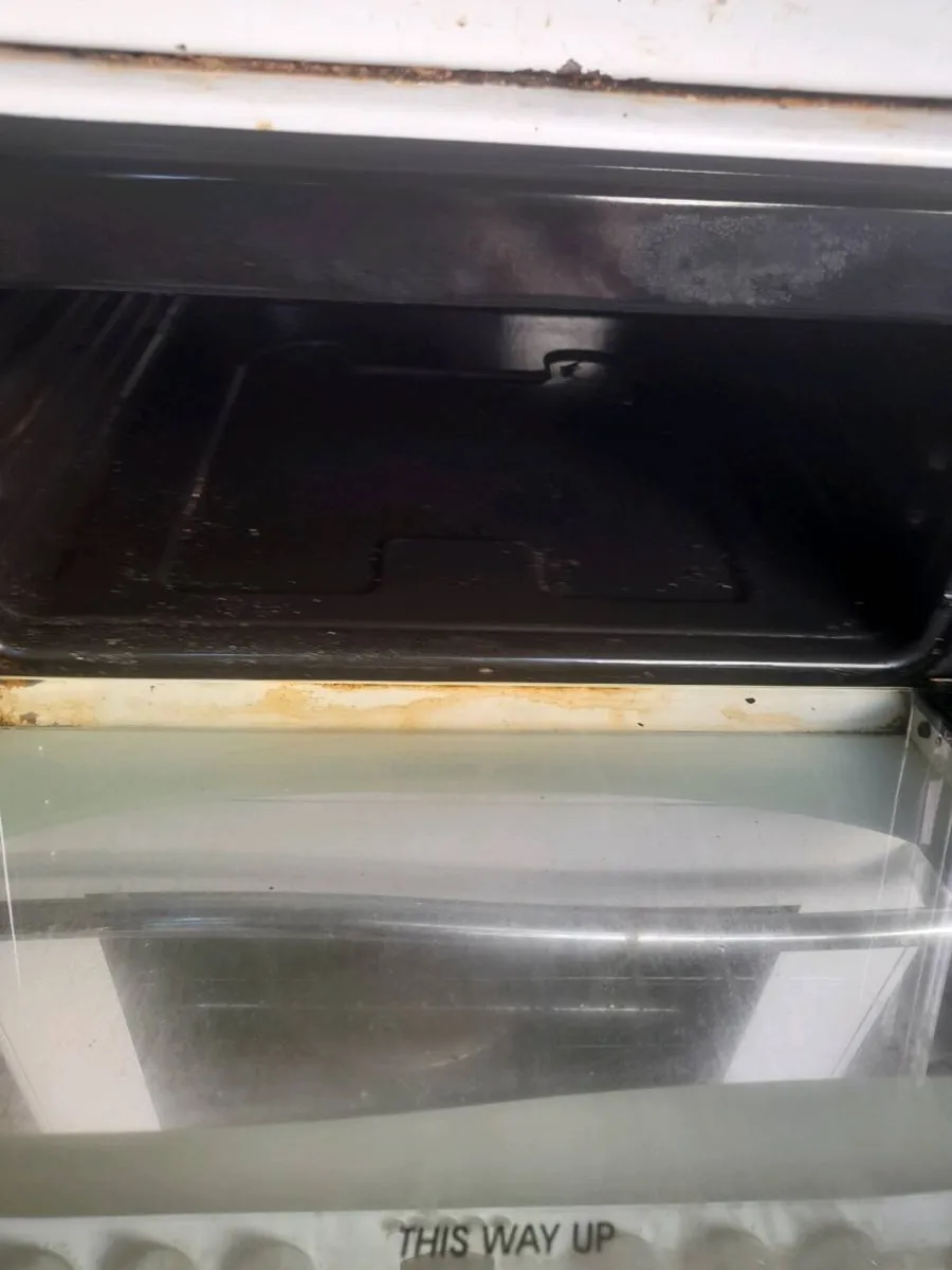 Cooker & chairs - Image 2