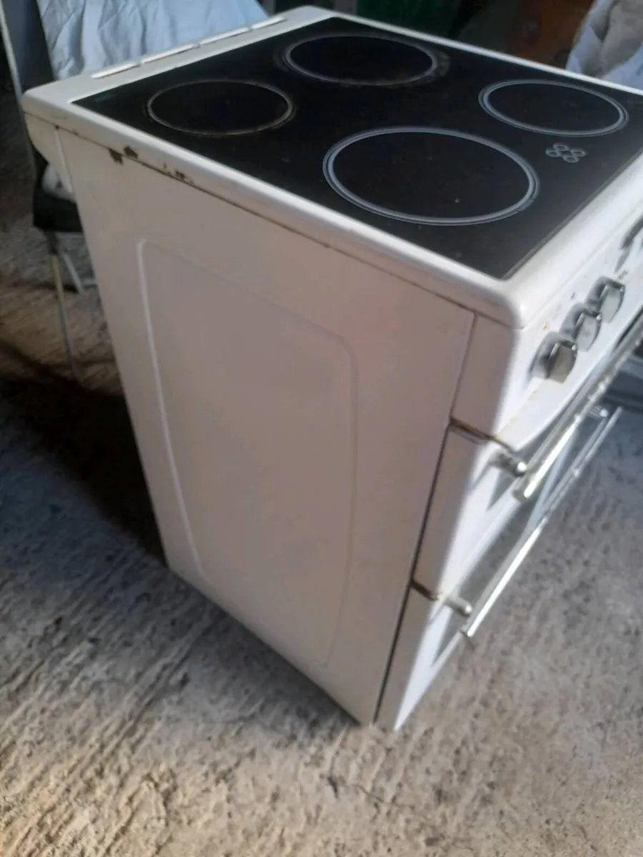 Cooker & chairs - Image 4