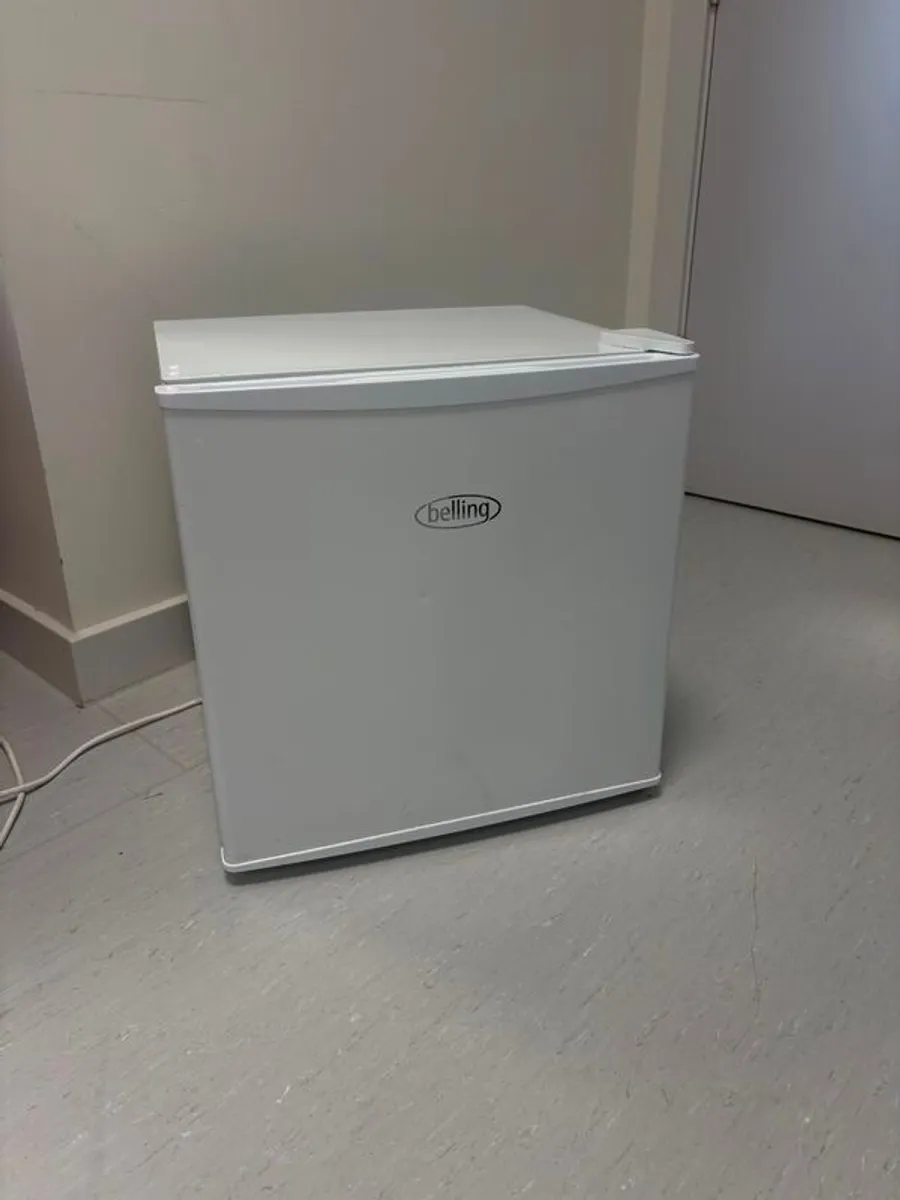 Nespresso Gemini 220 coffee machine and Belling mini fridge - Image 2