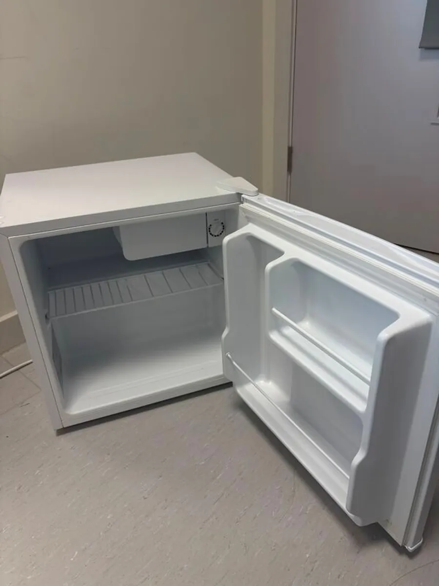 Nespresso Gemini 220 coffee machine and Belling mini fridge - Image 3