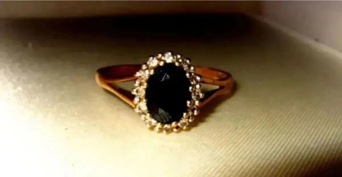 Vintage 9ct Gold Sapphire and Diamond Ring - Image 1