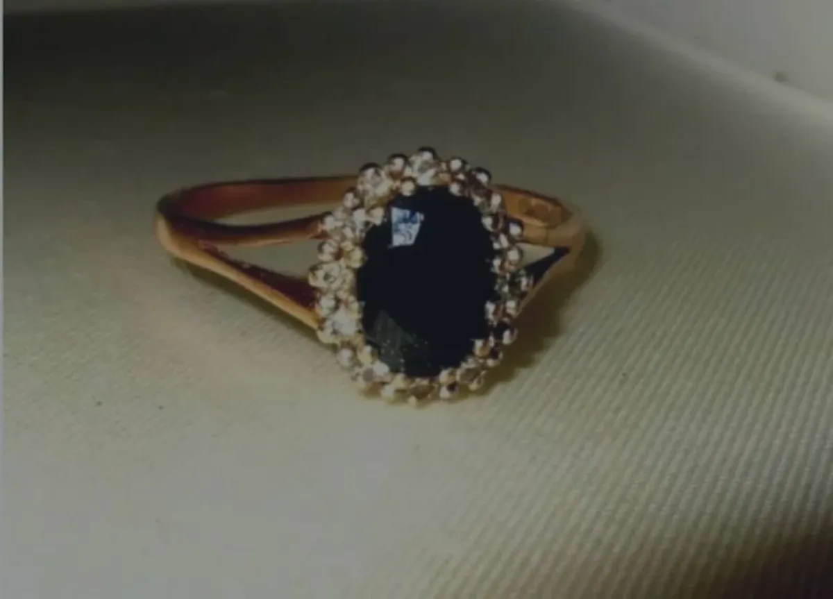 Vintage 9ct Gold Sapphire and Diamond Ring - Image 4