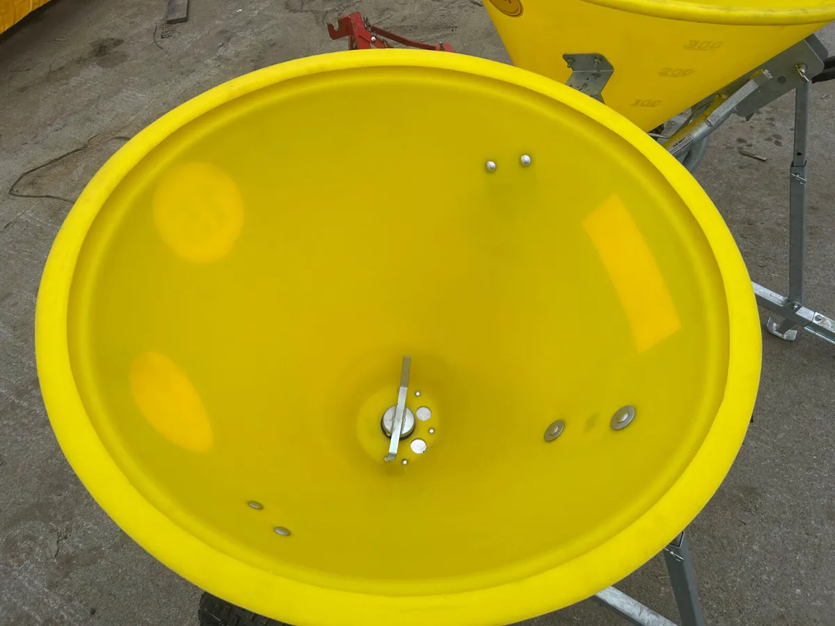 New Jarmet Quad Fertiliser Spreader - Image 4