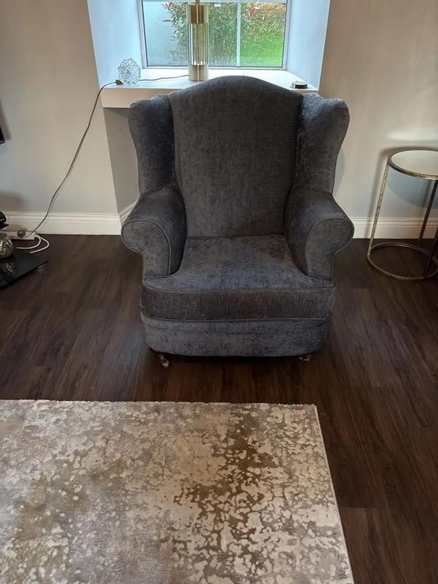 arm chair - Image 1