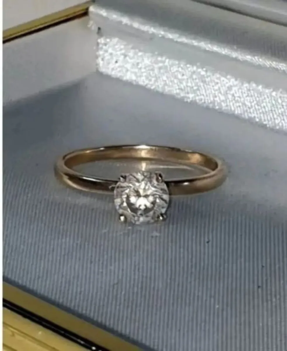 Vintage 14ct Gold 'Queen' Solitaire - Image 1