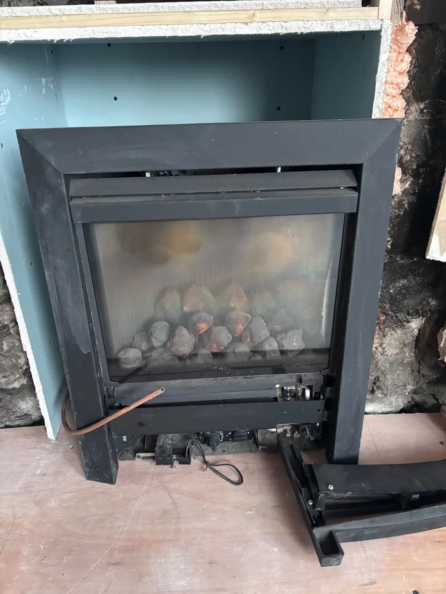 Gas Fire & Fireplace surround - Image 4