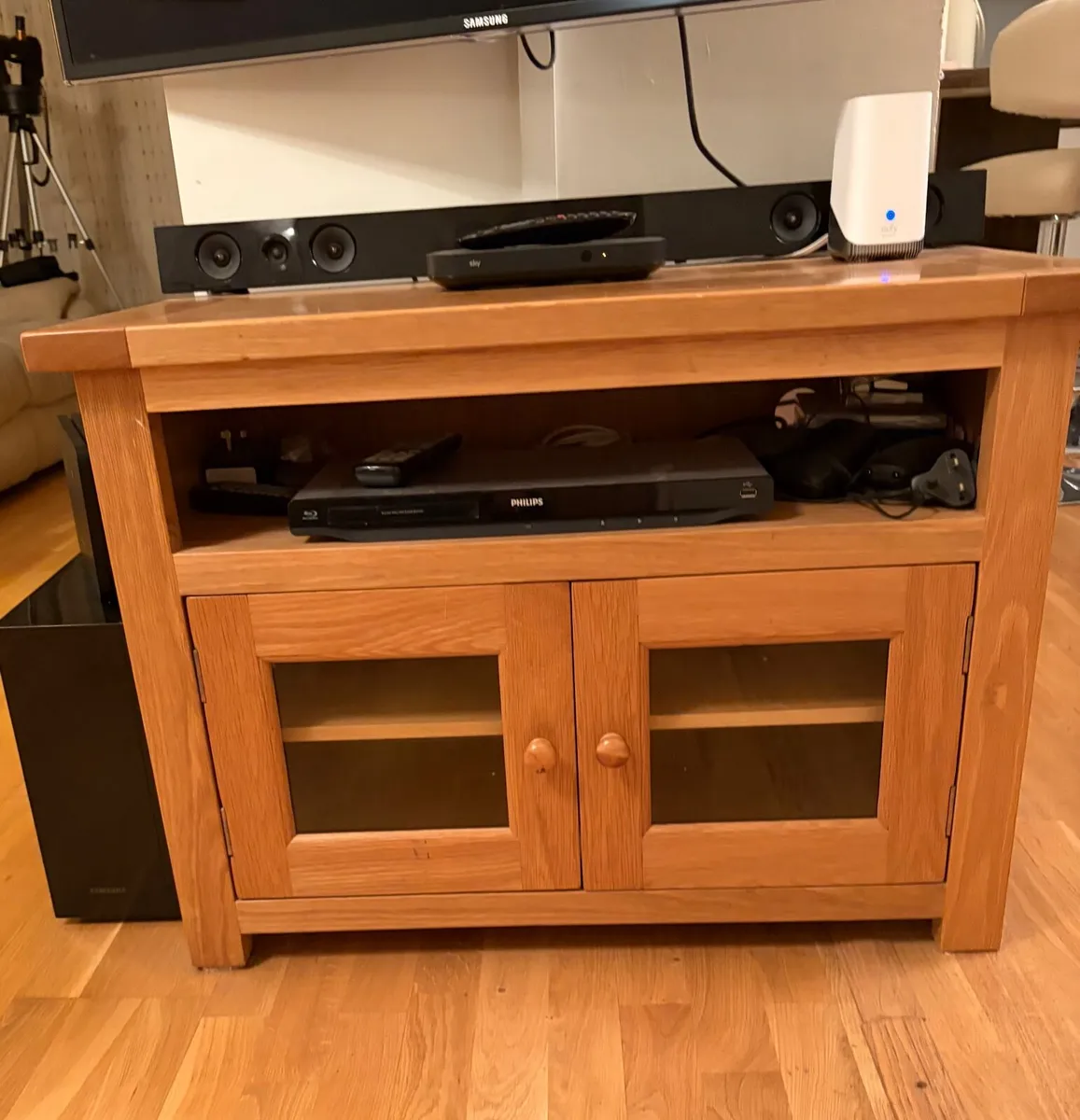 Oak TV unit with Storage - Image 1