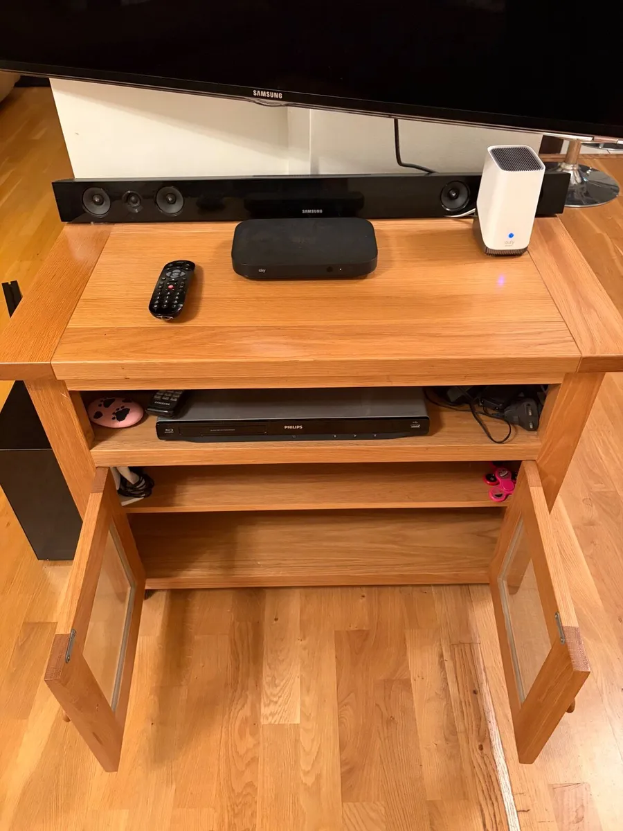 Oak TV unit with Storage - Image 3