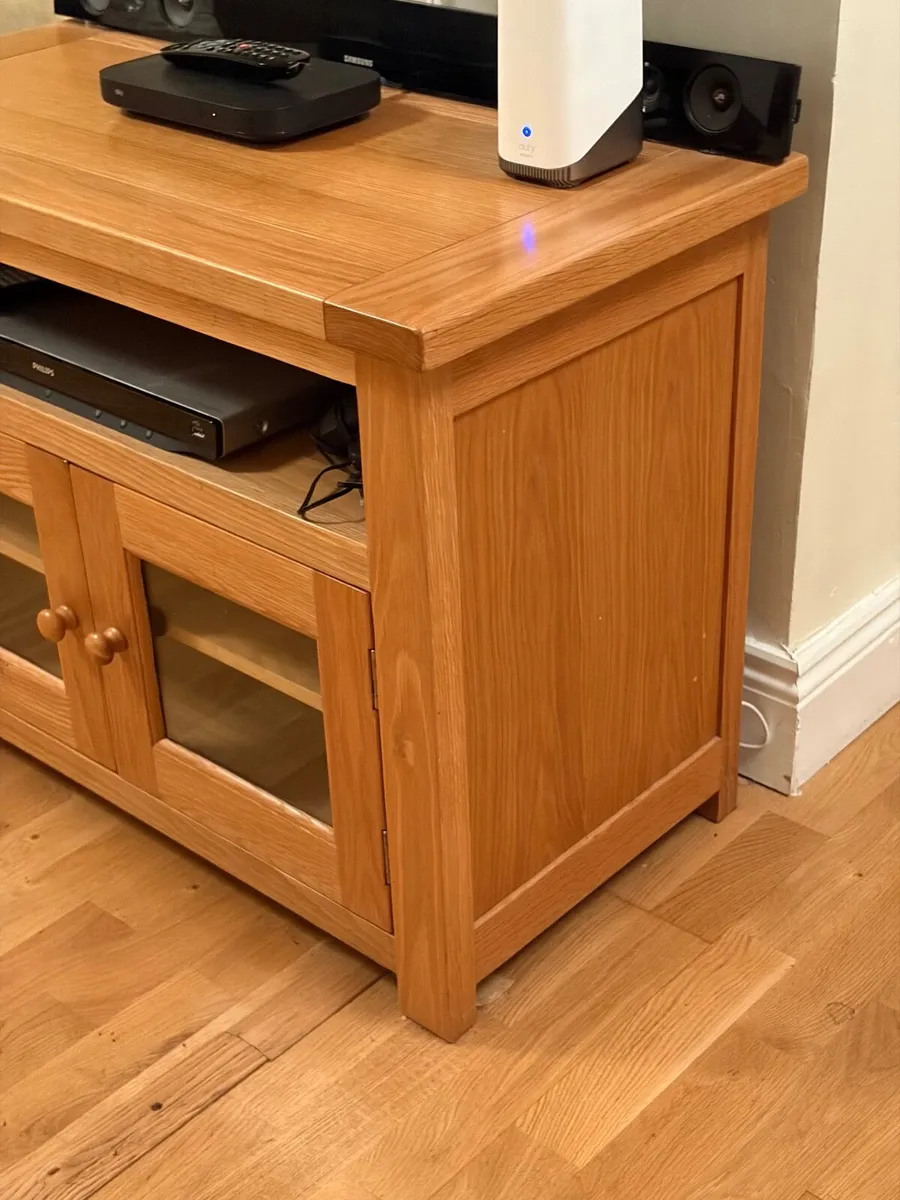 Oak TV unit with Storage - Image 2