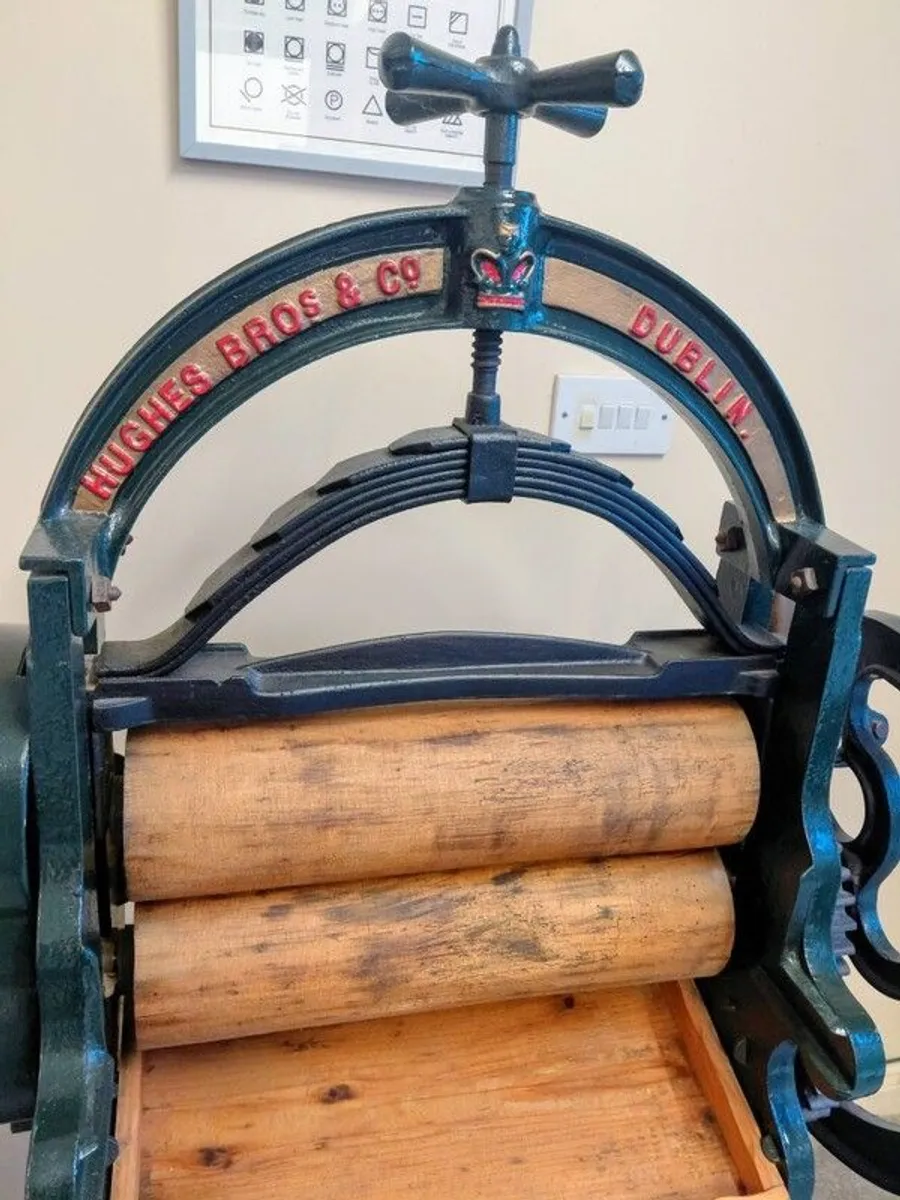 Antique Clothes Mangle - Image 2