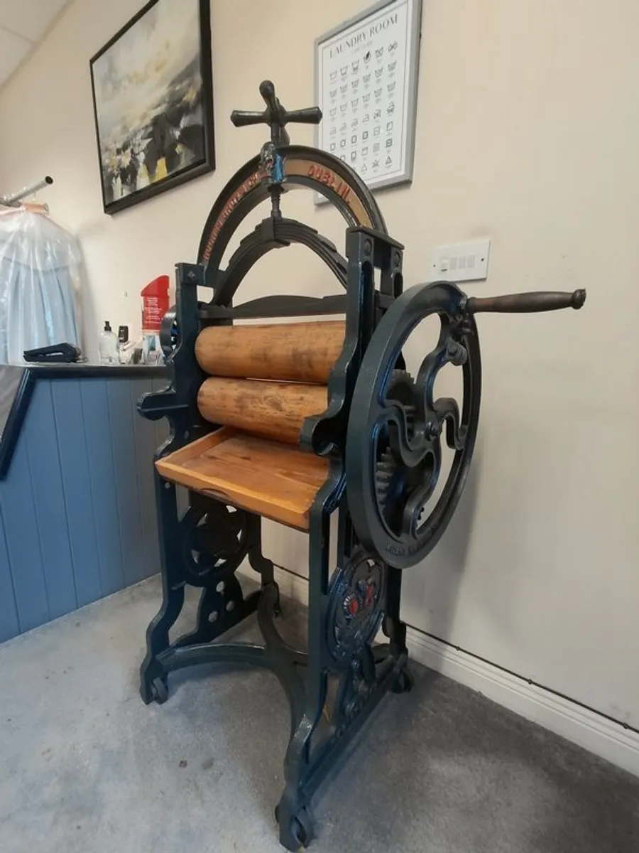 Antique Clothes Mangle - Image 3