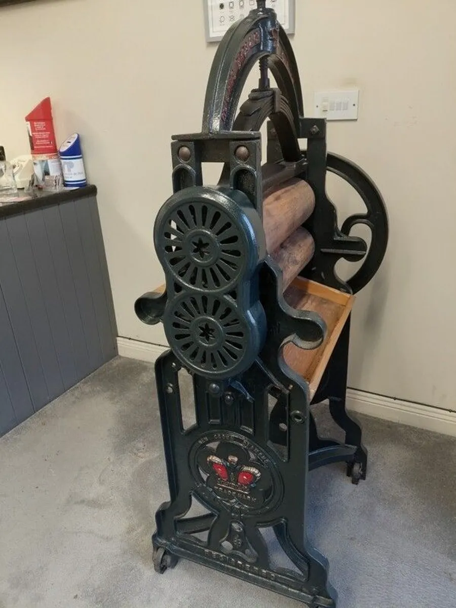 Antique Clothes Mangle - Image 4